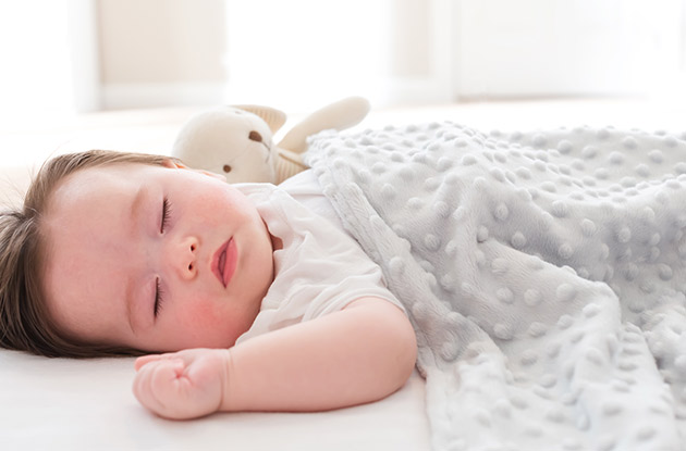 5 Tips to Keep Your Baby Safe While She Sleeps
