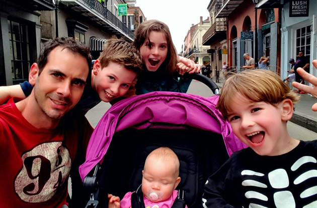 This Stay-at-Home Dad of 4 Blogs Candidly About Parenting Fails and Triumphs