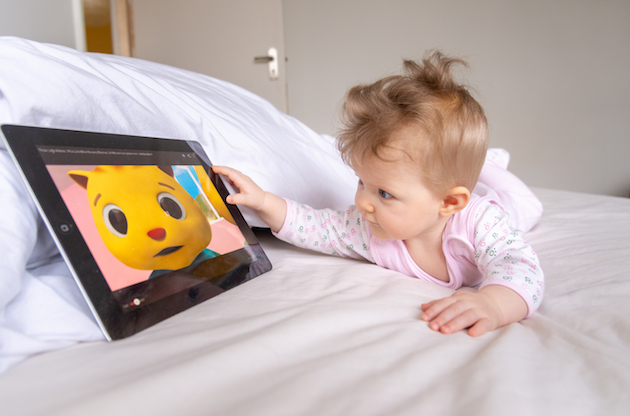 Exposure to Touchscreens and TVs Can Disrupt Infant Sleep